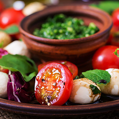 Vorspeise mit Mozerella und Tomaten